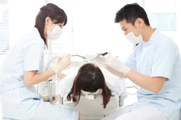 歯科医師と歯科技工士の両面から歯の治療を行います。